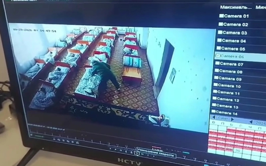 Ақтөбеде  балабақша қызметкері ұйықтап жатқан баланың  бетін тырнаған