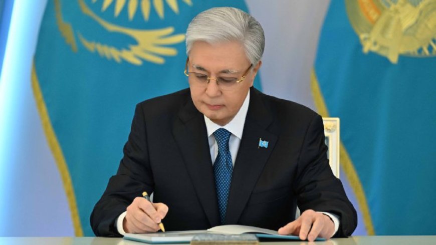 Тоқаев Қорғаныс министрлігіндегі үш жоғары лауазымды қызметкерді босатты