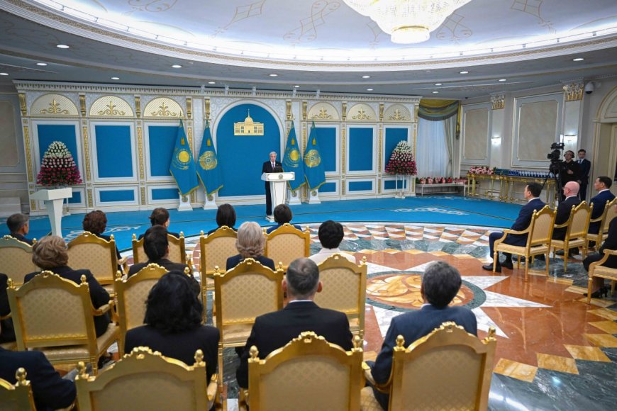 Президент мұғалімдерді кәсіби мерекесімен құттықтады