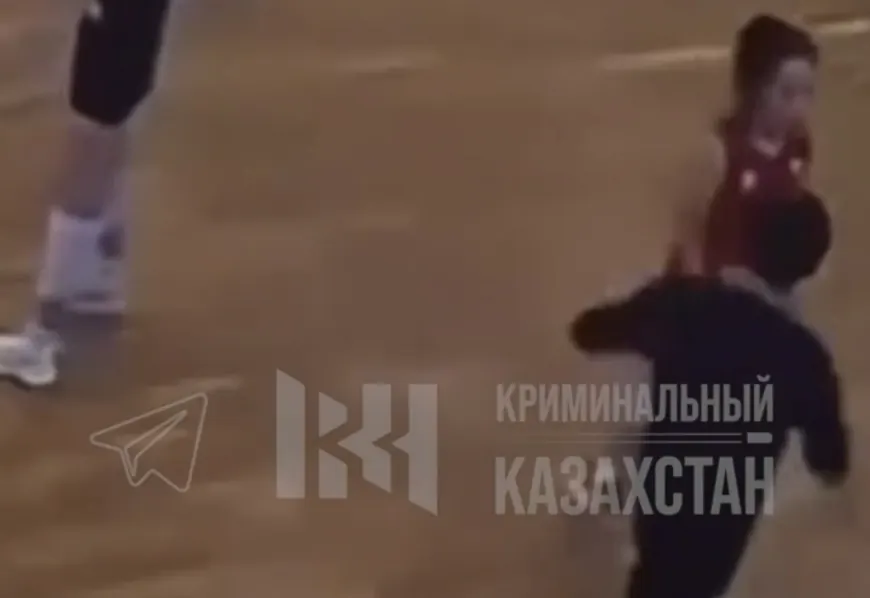 Шымкенттік жаттықтырушы жарыс кезінде жас қызға  қол көтерген
